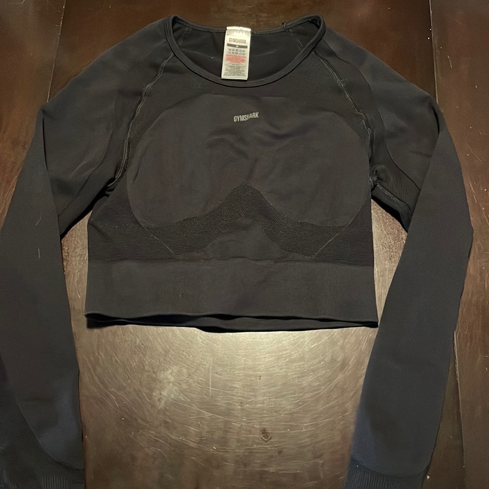 MEDIUM Gymshark Black Cropped Long Sleeve w/ Keyhole Back / perfect condition